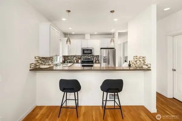 5944 26th AVE SW, Seattle, WA 98106