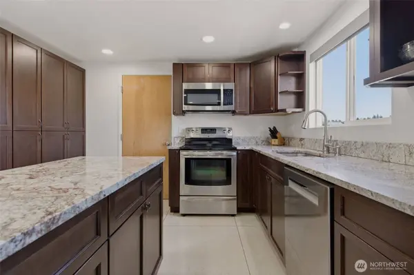 20707 31st PL W, Lynnwood, WA 98036
