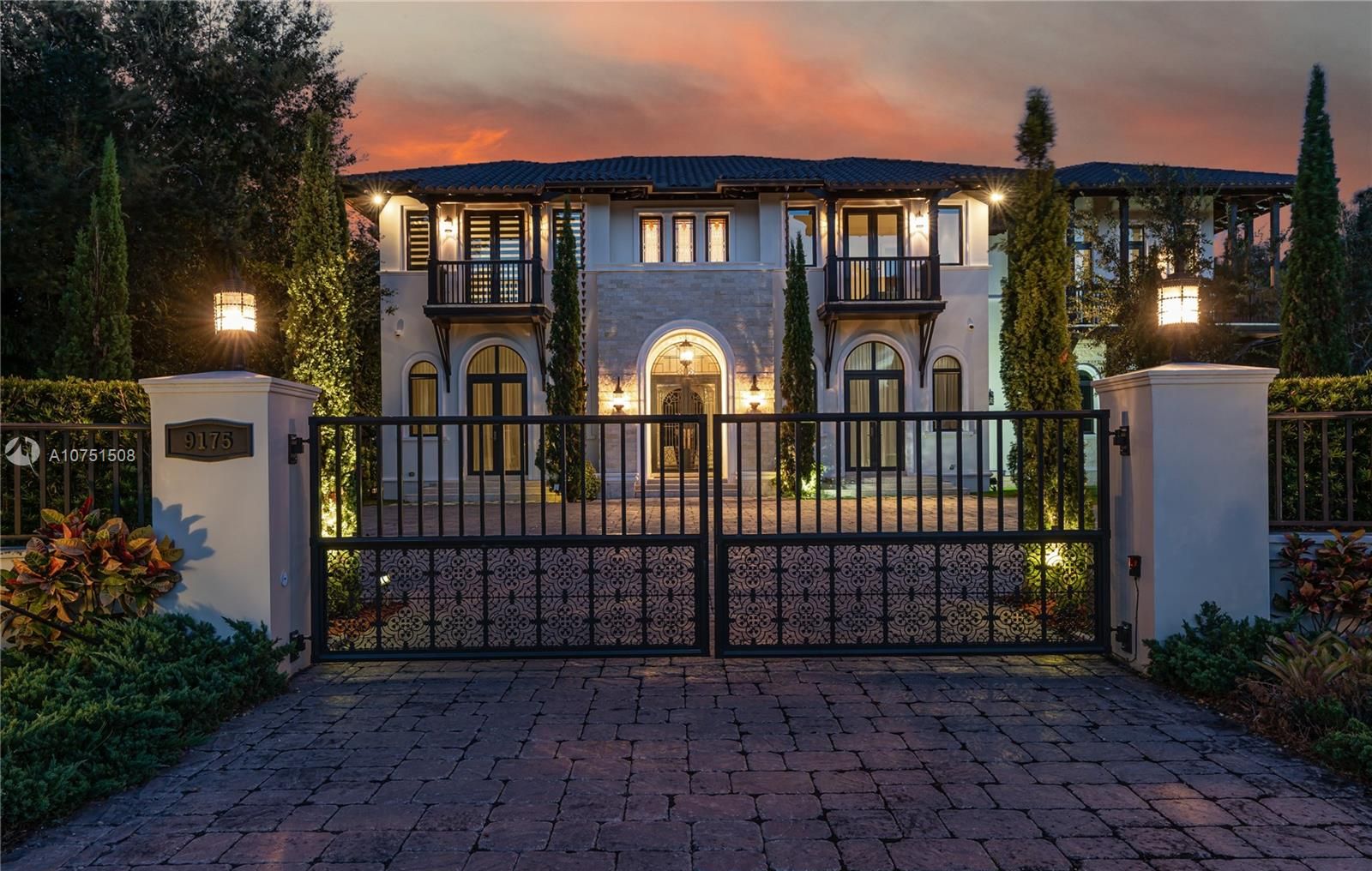 Luxury lifestyle real estate in Weston, Parkland, Pinecrest, Miramar, and Southwest Ranches – South Florida homes with space, privacy, and resort living.