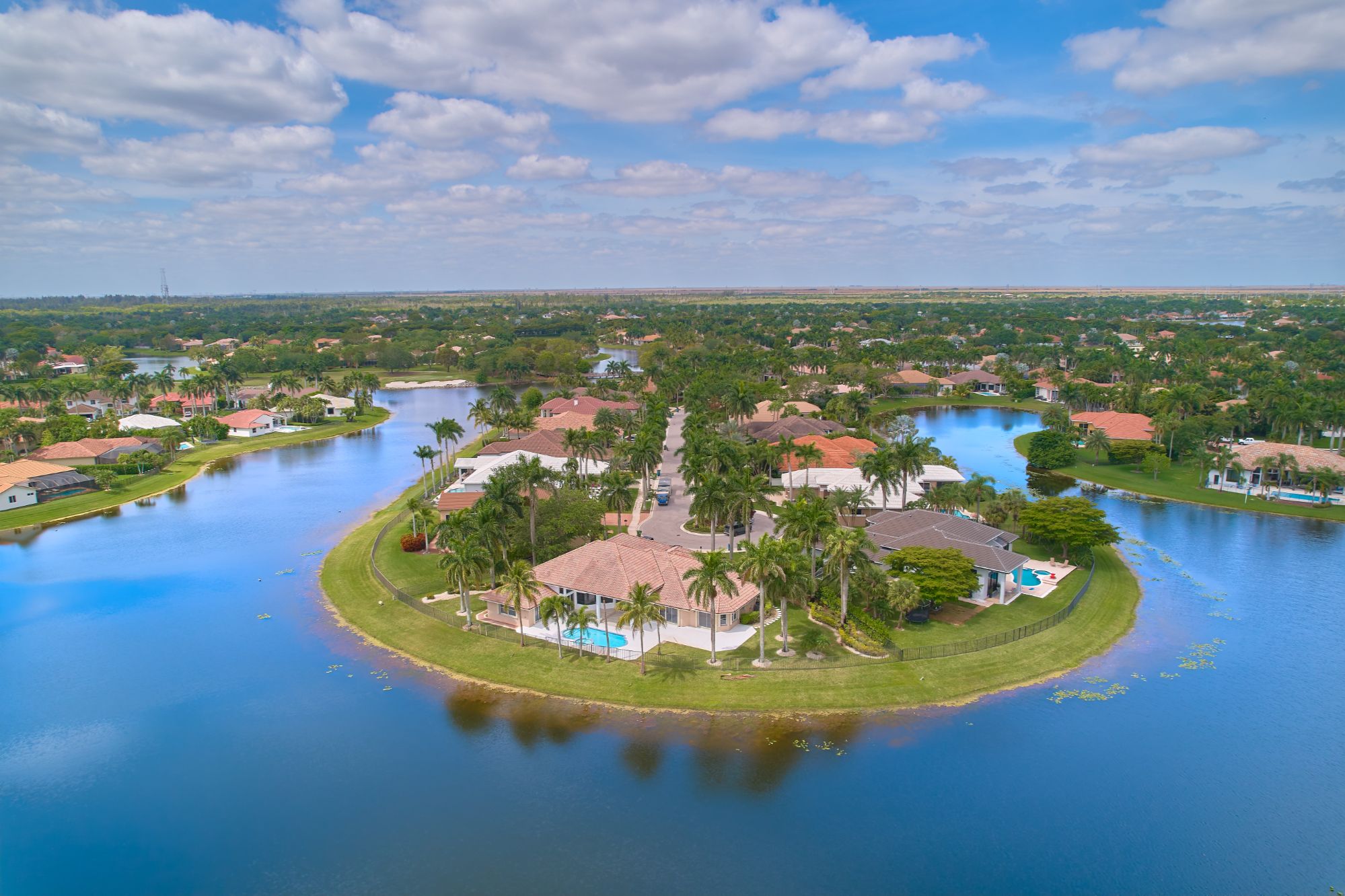 Aerial view of luxury homes in Weston Florida residential community