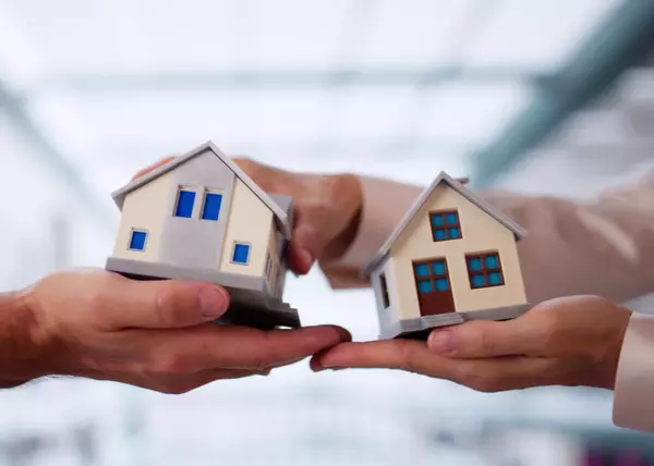 What to Know When Buying and Selling a Home at the Same Time,Denice Landaeta