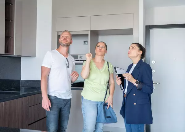 Red Flags in Summer Home Tours You Might Overlook,Denice Landaeta