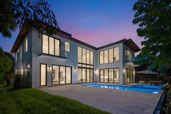 Exterior of a luxury home in Weston Florida positioned for the market