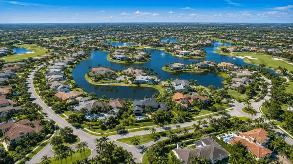 feature image of Relocating to Weston FL: A Luxury Buyer's Guide to Neighborhoods, Schools, and Lifestyle
