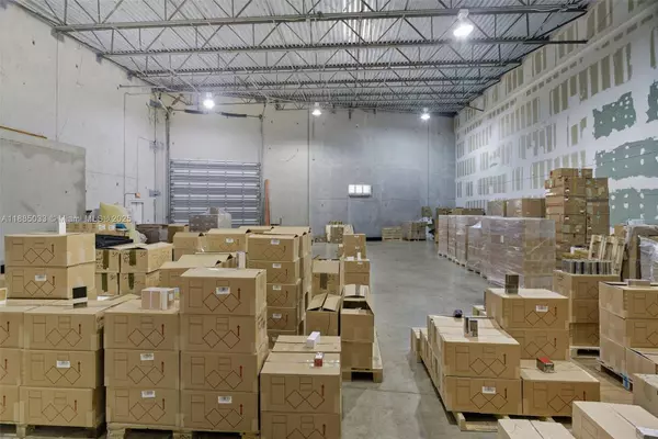 10300 NW 53rd St, Sunrise, FL 33351