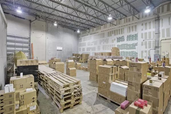 10300 NW 53rd St, Sunrise, FL 33351