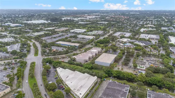 2775 NW 63rd Ct, Fort Lauderdale, FL 33309