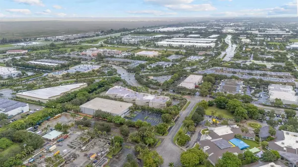 10300 NW 53rd St, Sunrise, FL 33351