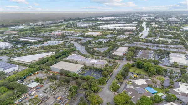 2775 NW 63rd Ct, Fort Lauderdale, FL 33309