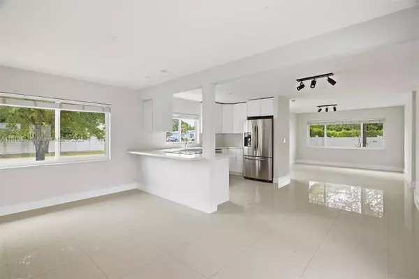 5250 SW 96th Ave, Miami, FL 33165