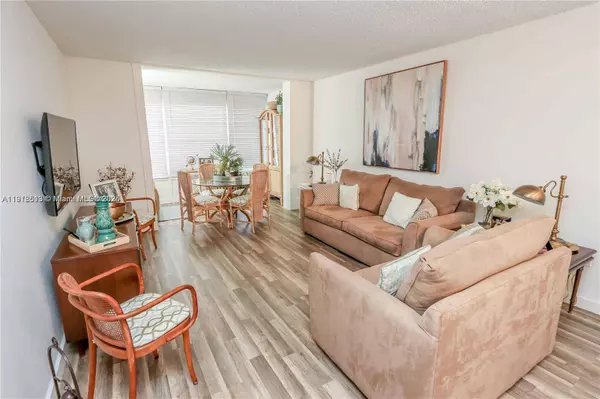 9150 Lime Bay Blvd #212, Tamarac, FL 33321