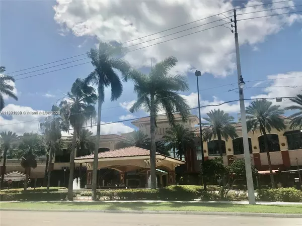 2555 NE 11th St #605, Fort Lauderdale, FL 33304