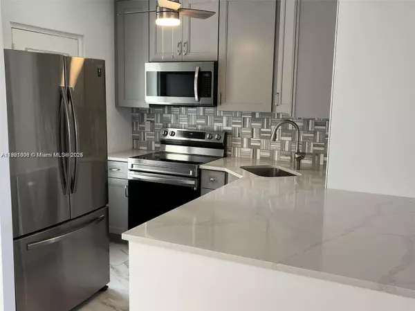 2555 NE 11th St #605, Fort Lauderdale, FL 33304