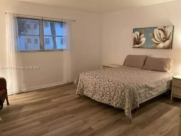 4770 NW 21st St #208, Lauderhill, FL 33313