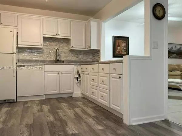 4770 NW 21st St #208, Lauderhill, FL 33313