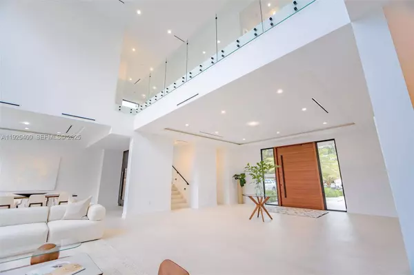 9840 SW 73rd Ct, Pinecrest, FL 33156