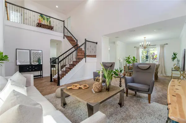 362 Lake Crest Ct, Weston, FL 33326