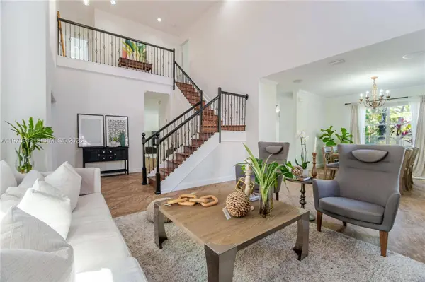 362 Lake Crest Ct, Weston, FL 33326