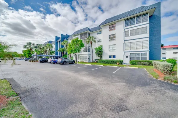 4770 NW 21st St #208, Lauderhill, FL 33313