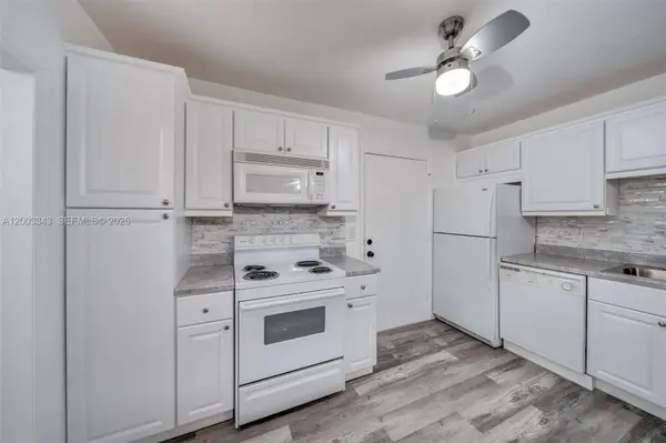 4770 NW 21st St #208, Lauderhill, FL 33313