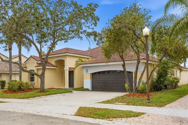 727 Lake Blvd, Weston, FL 33326