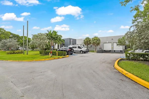 2775 NW 63rd Ct, Fort Lauderdale, FL 33309