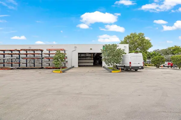 2775 NW 63rd Ct, Fort Lauderdale, FL 33309