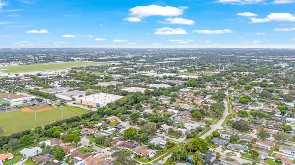 2775 NW 63rd Ct, Fort Lauderdale, FL 33309