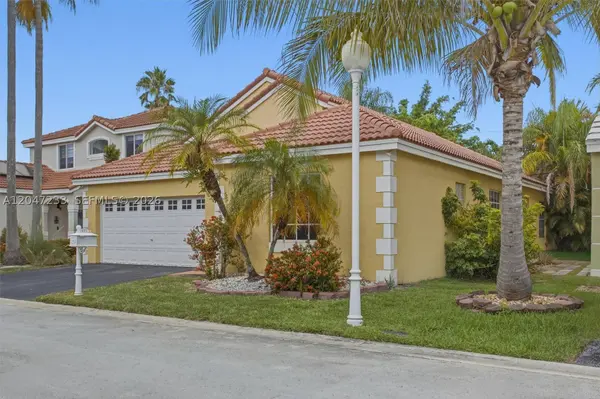 411 Bermuda Springs Dr, Weston, FL 33326