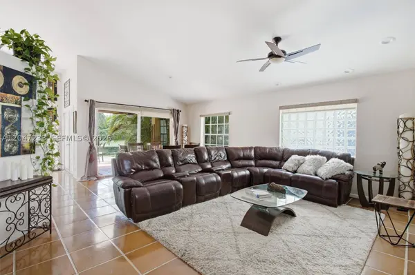 411 Bermuda Springs Dr, Weston, FL 33326