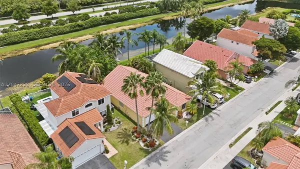 411 Bermuda Springs Dr, Weston, FL 33326