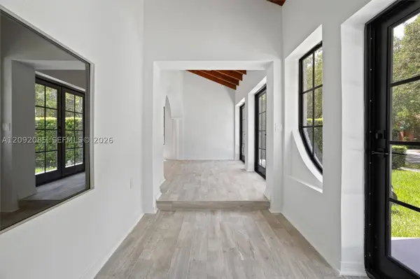 434 Aragon Ave, Coral Gables, FL 33134