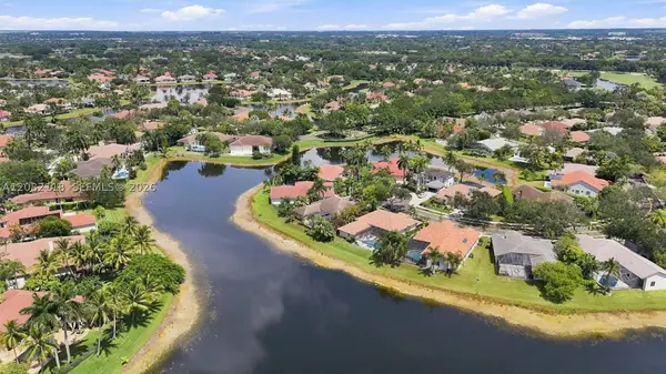 3026 Lakewood Dr, Weston, FL 33332