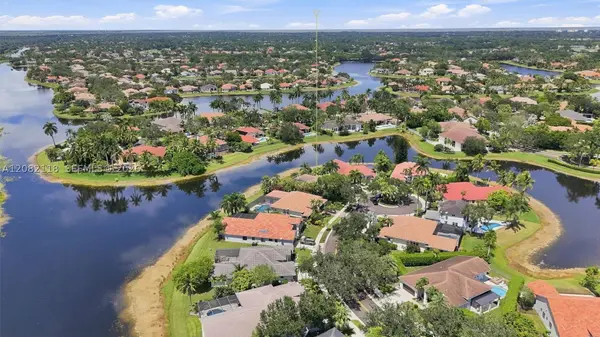 3026 Lakewood Dr, Weston, FL 33332