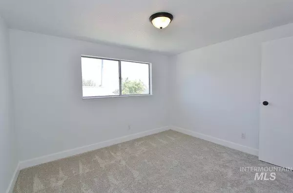 207 Pleasant St, New Plymouth, ID 83655