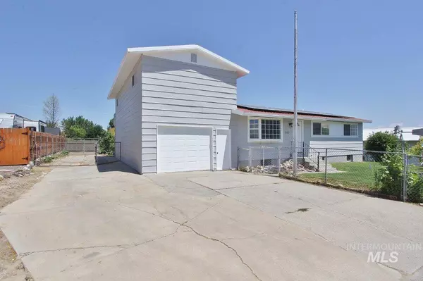 207 Pleasant St, New Plymouth, ID 83655