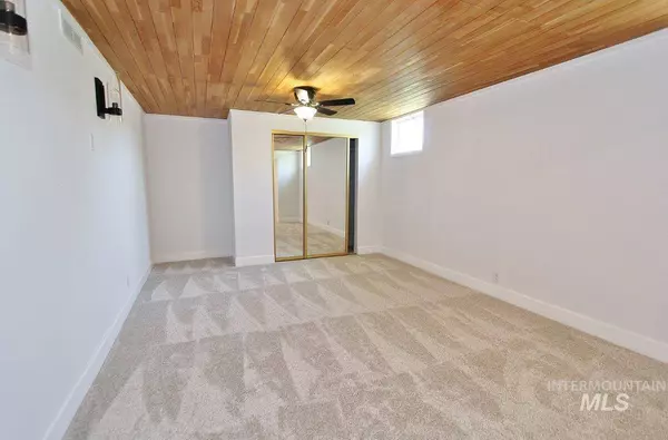 207 Pleasant St, New Plymouth, ID 83655