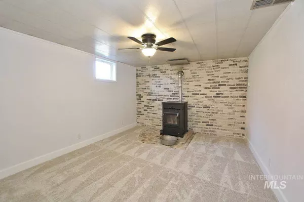 207 Pleasant St, New Plymouth, ID 83655