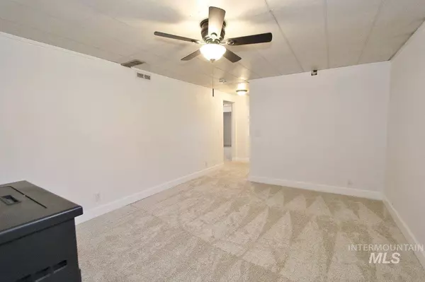 207 Pleasant St, New Plymouth, ID 83655