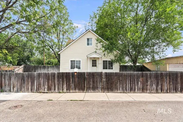 212 Ne 2nd St, Meridian, ID 83642