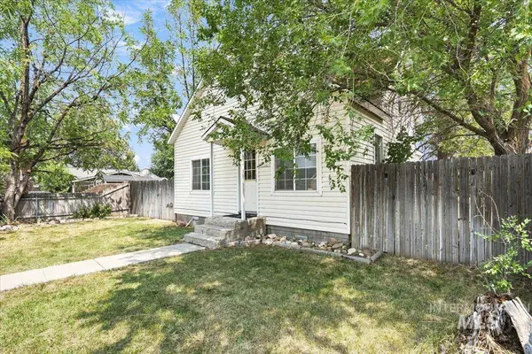 212 Ne 2nd St, Meridian, ID 83642