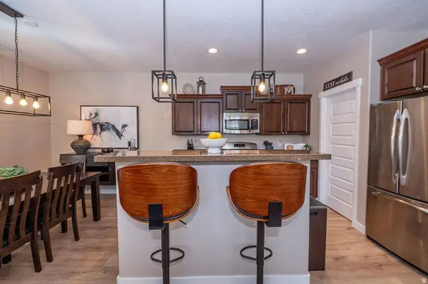 936 W SPRING CREEK LN, Farmington, UT 84025