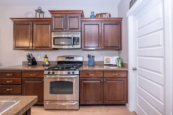 936 W SPRING CREEK LN, Farmington, UT 84025