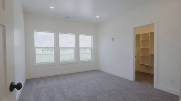 828 W 70 N, Hyrum, UT 84319