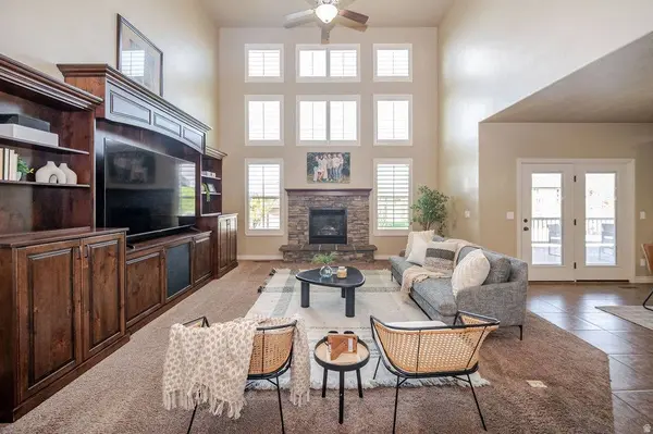 2692 W 2325 N, Farr West, UT 84404