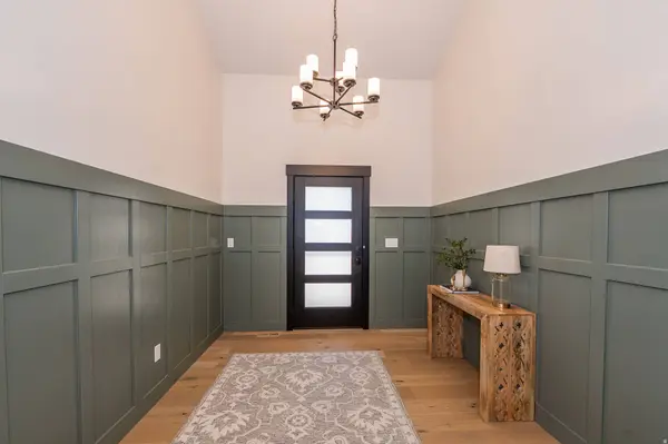 846 E MOUNTAIN RD, North Ogden, UT 84414