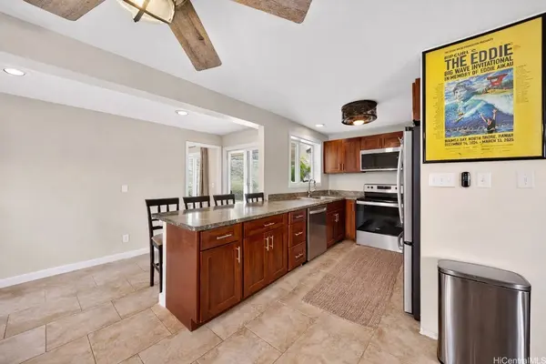 1342 Nanialii ST, Kailua, HI 96734