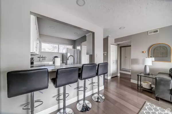 7327 S SPRINGCREST CT E #10, Midvale, UT 84047