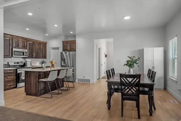 826 W WALNUT BARK LN, Mapleton, UT 84664