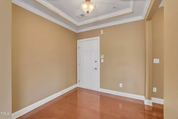 10421 Rosegate Ct #303, Raleigh, NC 27617